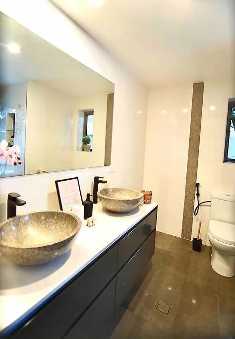 Pet Friendly St Johns Apartment 3 Bed 2 Bath 2 Carpark Brisbane Cbd